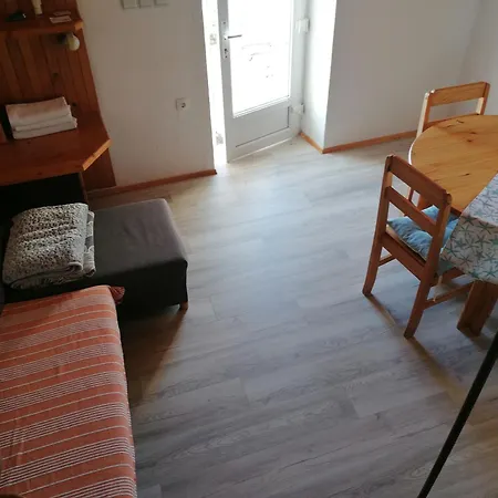 Apartman Ustrine * Ustrine