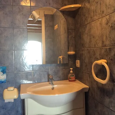 Apartman Ustrine 아파트 Ustrine